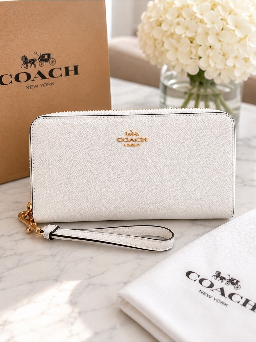 Coach Long Zip Around Wallet Chalk White Pebbled Leather Wristlet🤍